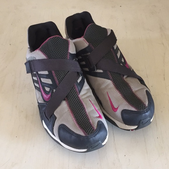 nike sneakers velcro